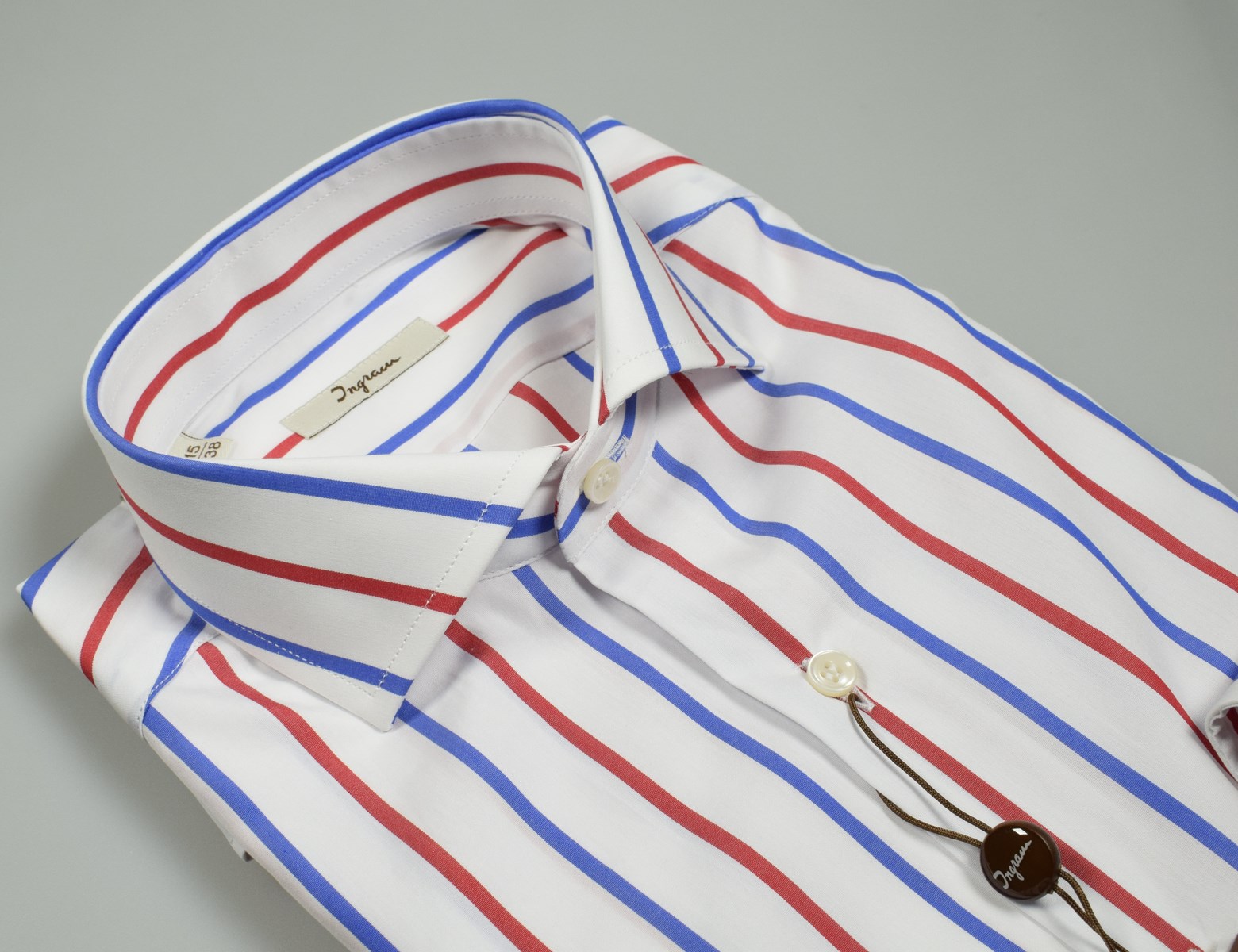 camicia a righe bianca e blu