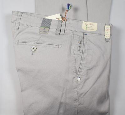 Light grey trousers modern fit sea barrier in stretch cotton