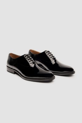 Elegant black patent leather ceremonial shoe by Cavani